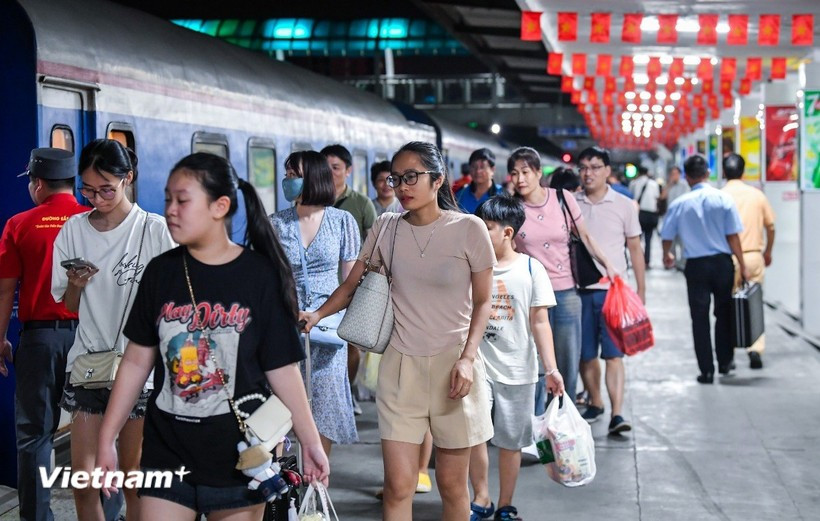 Ngành Đường sắt đã chuẩn bị các kế hoạch tăng cường chạy tàu trong dịp nghỉ lễ. (Ảnh: Việt Hùng/Vietnam+) ddthanh-pho-ho-chi-minh.jpg