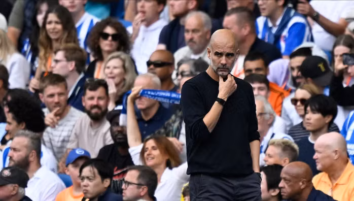 Pep Guardiola không tin mọi thứ trôi tuột khỏi tầm tay Man City khi đã dẫn bàn