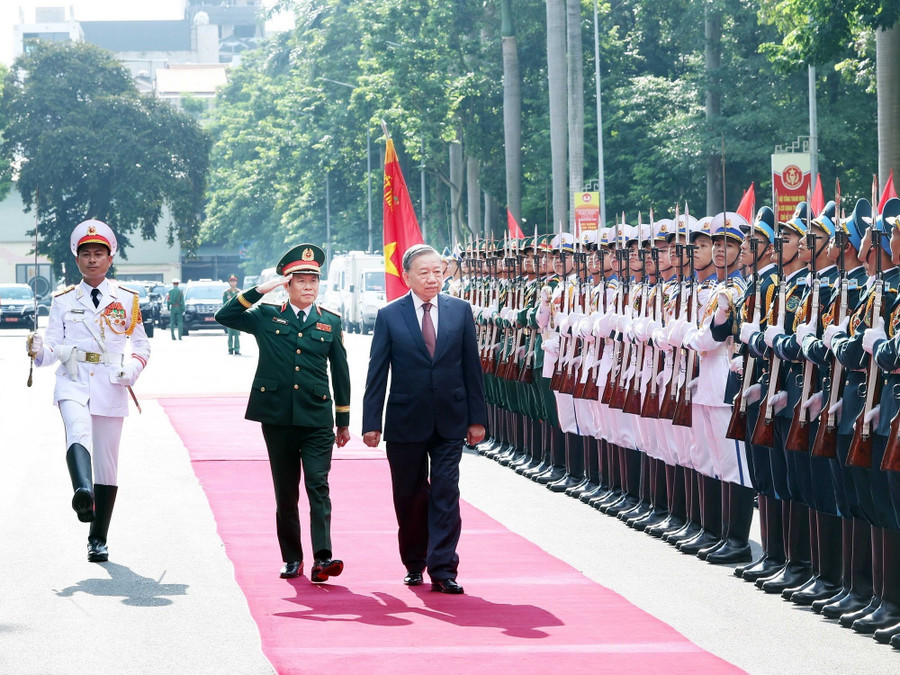 Lễ đón Tổng Bí thư Tô Lâm đến dự Lễ kỷ niệm 80 năm Ngày truyền thống Bộ Tổng Tham mưu Quân đội nhân dân Việt Nam. (Ảnh: Thống Nhất/TTXVN) ledon.jpg