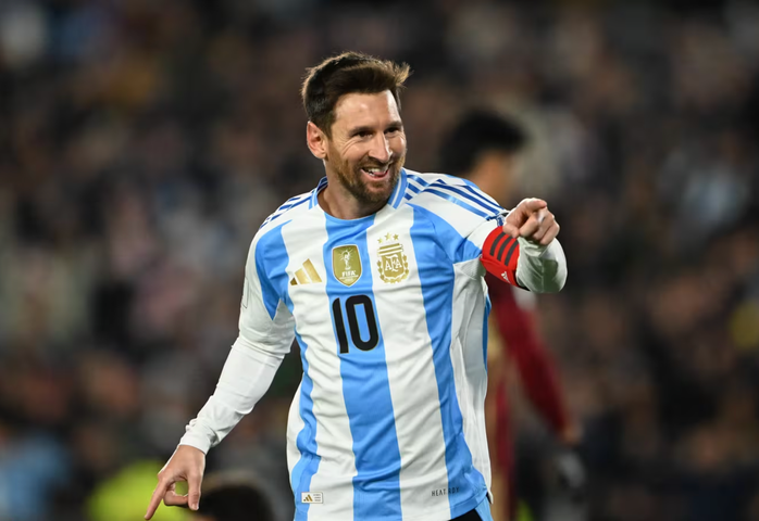 Messi lập cú đúp trong đại tiệc của Argentina Messi lập cú đúp trong đại tiệc của Argentina