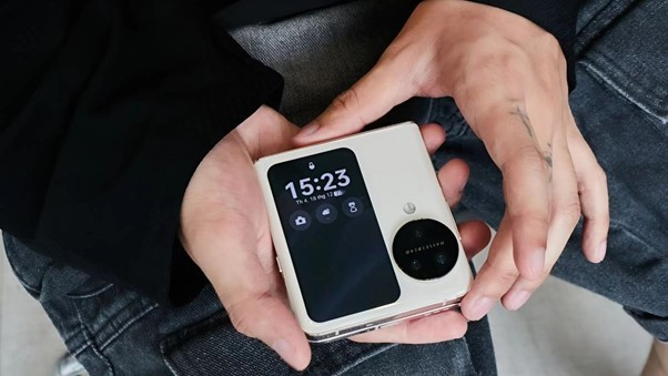 Màn hình ngoài hỗ trợ tốt các tác vụ nhanh