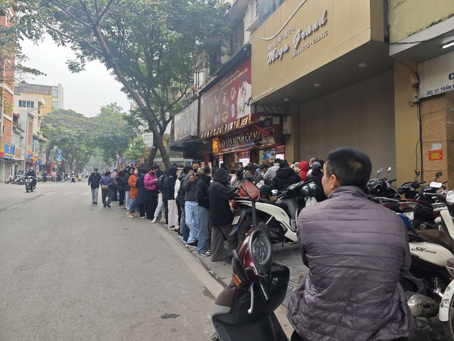 Các chuyên gia khuyến nghị, nhà đầu tư cần hết sức thận trọng khi mua vàng ở các vùng giá cao kỷ lục. (Ảnh: Vietnam+)