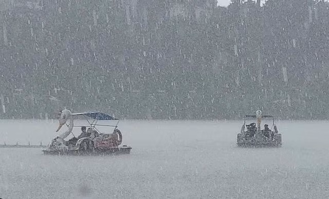 Theo quy định của Luật Thủy lợi, hoạt động này phải được cấp phép. ẢNH: GIA BÌNH