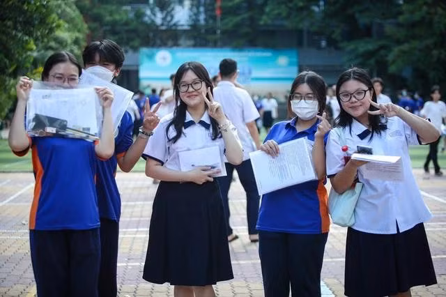 Học sinh TP.HCM sau giờ làm bài thi tiếng Anh tốt nghiệp THPT 2024