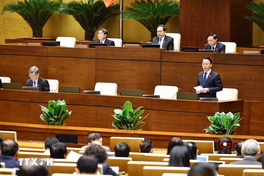 Bộ trưởng Bộ Tài nguyên và Môi trường Đỗ Đức Duy giải trình, làm rõ một số vấn đề đại biểu Quốc hội nêu. (Ảnh: Minh Đức/TTXVN)