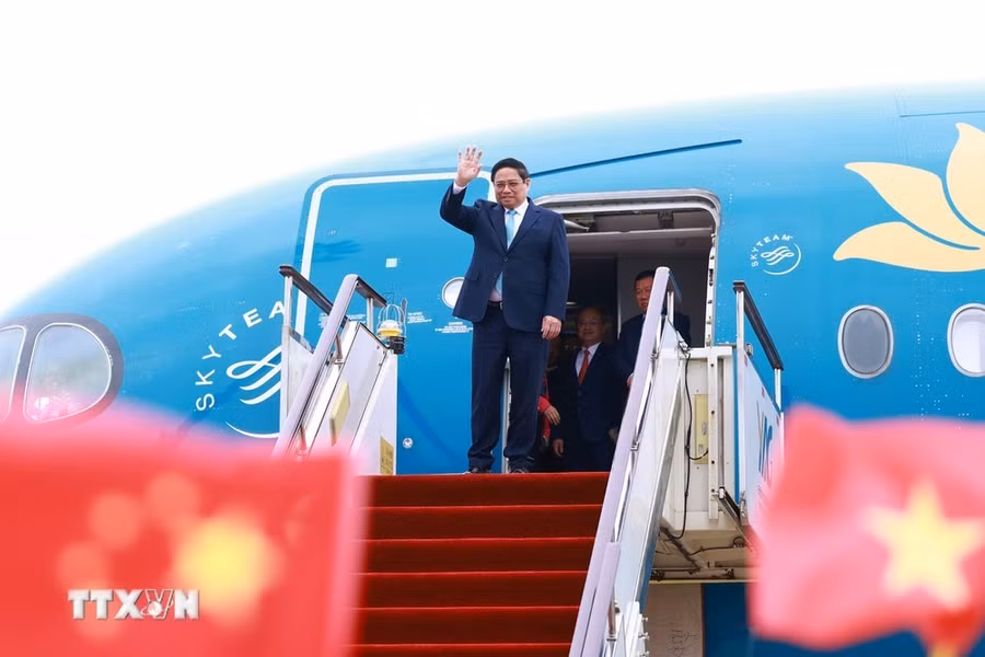 Thủ tướng Phạm Minh Chính đến Côn Minh, Vân Nam, Trung Quốc, bắt đầu chuyến tham dự Hội nghị Thượng đỉnh Hợp tác tiểu vùng Mekong mở rộng (GMS) lần thứ 8. (Ảnh: Dương Giang/TTXVN)