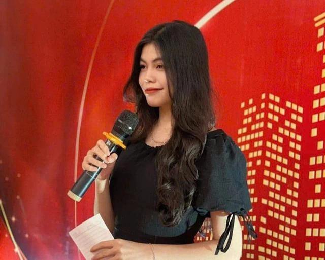 Nhận thấy công việc voice talent không còn dễ kiếm tiền trong bối cảnh AI phát triển nhanh, Mai Thi chuyển hướng sang MC và livestream bán hàng. ẢNH: NVCC