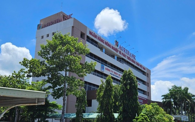 Nhân viên Agribank Chi nhánh Vũng Tàu đã nhanh trí ngăn cụ ông chuyển số tiền lớn cho nhóm lừa đảo Nhân viên Agribank Chi nhánh Vũng Tàu đã nhanh trí ngăn cụ ông chuyển số tiền lớn cho nhóm lừa đảo