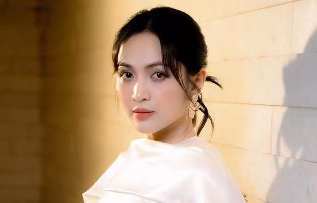 Duyên Quỳnh hạnh phúc khi Viết tiếp câu chuyện hòa bình lan tỏa đến đông đảo khán giả, đạt hàng tỉ lượt nghe. ẢNH: FBNV