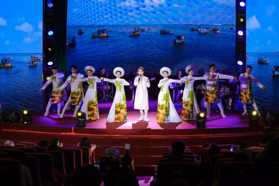 Nguyễn Quốc Linh đầu tư cho đêm nhạc của mình tại TP.HCM. Ảnh: BTC