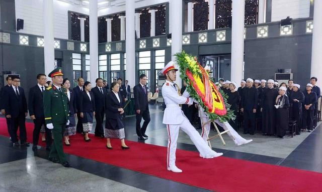 Đoàn đại biểu cấp cao của Đảng Nhân dân Cách mạng Lào do Phó chủ tịch nước Lào Pany Yathotou dẫn đầu đến viếng nguyên Chủ tịch nước Trần Đức Lương. ẢNH: TTXVN Đoàn đại biểu cấp cao của Đảng Nhân dân Cách mạng Lào do Phó chủ tịch nước Lào Pany Yathotou dẫn đầu đến viếng nguyên Chủ tịch nước Trần Đức Lương. ẢNH: TTXVN