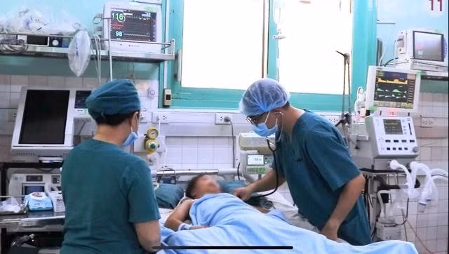 Sức khỏe bệnh nhi dần được cải thiện. ẢNH: BVCC