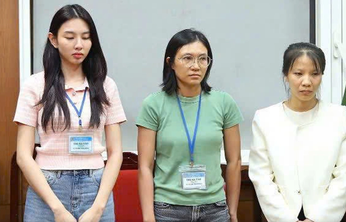 Thuỳ Tiên đã bị khởi tố, bắt tạm giam với vai trò đồng phạm với nhóm thuộc Công ty CP Tập đoàn Chị Em Rọt liên quan sản phẩm kẹo rau củ Kera Thuỳ Tiên đã bị khởi tố, bắt tạm giam với vai trò đồng phạm với nhóm thuộc Công ty CP Tập đoàn Chị Em Rọt liên quan sản phẩm kẹo rau củ Kera