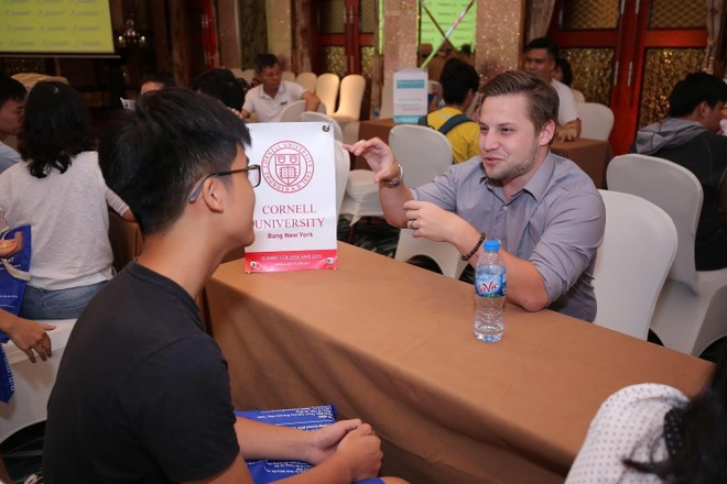 Mỹ thu hút sự quan tâm của nhiều học sinh, phụ huynh khi có nhiều đại học tốp đầu thế giới. (Ảnh: Phạm Mai/Vietnam+) Mỹ thu hút sự quan tâm của nhiều học sinh, phụ huynh khi có nhiều đại học tốp đầu thế giới. (Ảnh: Phạm Mai/Vietnam+)