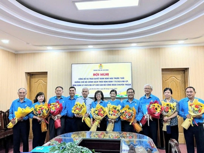 Tỉ lệ hưởng bao nhiêu vẫn phải căn cứ Luật Bảo hiểm xã hội hiện hành, đó là lao động nam hưởng tỉ lệ 45% tương ứng với 20 năm đóng bảo hiểm xã hội; lao động nữ hưởng tỉ lệ 45% tương ứng với 15 năm đóng bảo hiểm xã hội. Tỉ lệ hưởng bao nhiêu vẫn phải căn cứ Luật Bảo hiểm xã hội hiện hành, đó là lao động nam hưởng tỉ lệ 45% tương ứng với 20 năm đóng bảo hiểm xã hội; lao động nữ hưởng tỉ lệ 45% tương ứng với 15 năm đóng bảo hiểm xã hội.