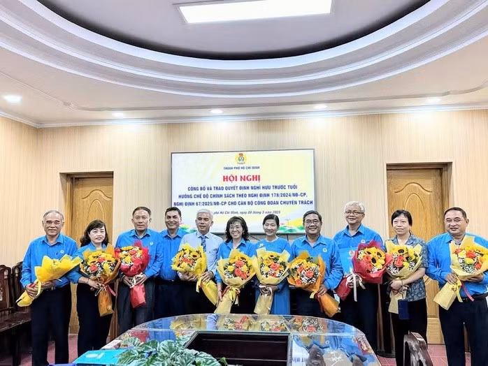 Tỉ lệ hưởng bao nhiêu vẫn phải căn cứ Luật Bảo hiểm xã hội hiện hành, đó là lao động nam hưởng tỉ lệ 45% tương ứng với 20 năm đóng bảo hiểm xã hội; lao động nữ hưởng tỉ lệ 45% tương ứng với 15 năm đóng bảo hiểm xã hội.