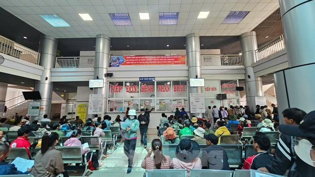Người dân đăng ký khám chữa bệnh tại BVĐK Vùng Tây Nguyên Người dân đăng ký khám chữa bệnh tại BVĐK Vùng Tây Nguyên