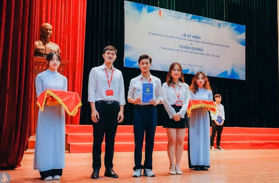 Đạt nhận danh hiệu Sinh viên 5 tốt. ẢNH: NVCC