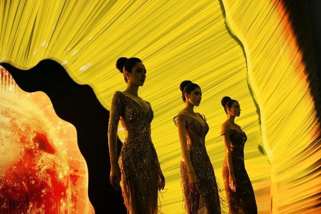 BST là sự kết hợp giữa cảm xúc và lý trí, giữa bóng tối và ánh sáng cũng giống như hành trình mà mỗi con người đều đang trải qua trong cuộc sống. ẢNH: @KIENGCAN BST là sự kết hợp giữa cảm xúc và lý trí, giữa bóng tối và ánh sáng cũng giống như hành trình mà mỗi con người đều đang trải qua trong cuộc sống. ẢNH: @KIENGCAN