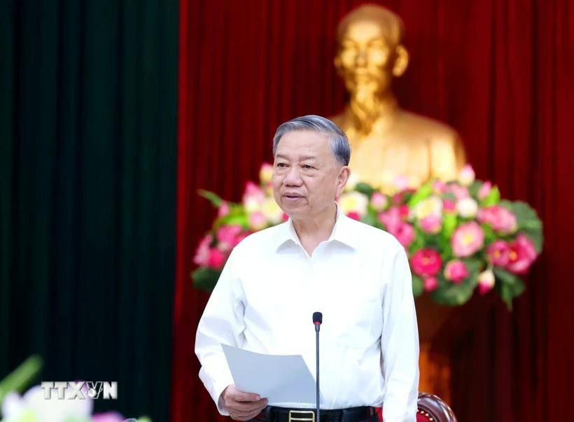 Le secrétaire général To Lam a prononcé un discours dirigeant la séance de travail. Photo : Phuong Hoa/VNA tbtdd.jpg