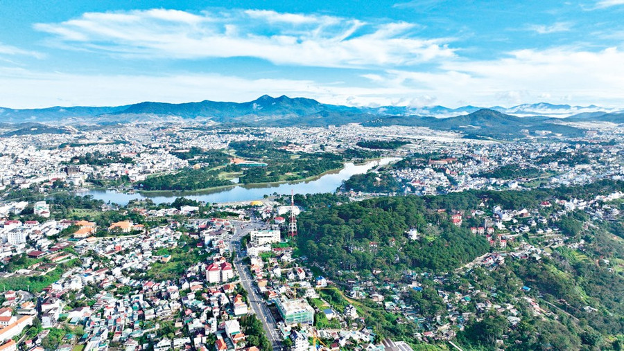 Đà Lạt là trung tâm hành chính - chính trị của tỉnh Lâm Đồng mới sau khi sáp nhập 3 tỉnh Lâm Đồng, Đắk Nông và Bình Thuận Đà Lạt là trung tâm hành chính - chính trị của tỉnh Lâm Đồng mới sau khi sáp nhập 3 tỉnh Lâm Đồng, Đắk Nông và Bình Thuận