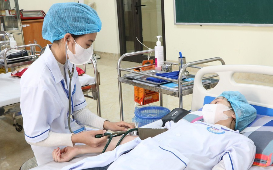 Bộ Y tế dự kiến tăng hệ số lương nhiều chức danh nghề nghiệp với y-bác sĩ. Ảnh nguồn chinhphu.vn bo-y-te-du-kien-tang-he-so-luong-nhieu-chuc-danh-nghe-nghiep-voi-y-bac-si-anh-nguon-chinhphuvn.jpg