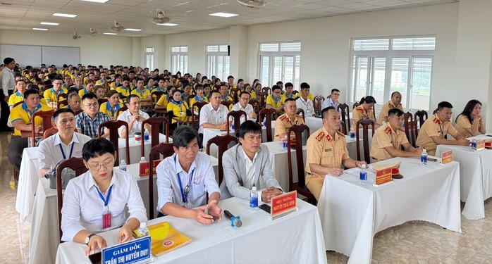 Kỳ sát hạch lái xe đầu tiên do lực lượng Công an tỉnh Đắk Lắk tổ chức Kỳ sát hạch lái xe đầu tiên do lực lượng Công an tỉnh Đắk Lắk tổ chức