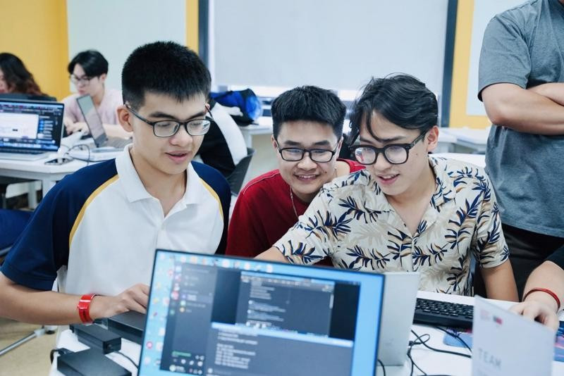Việt Nam đặt mục tiêu có 100.000 sinh viên công nghệ thông tin tốt nghiệp mỗi năm. Ảnh nguồn vneconomy.vn viet-nam-dat-muc-tieu-co-100000-sinh-vien-cong-nghe-thong-tin-tot-nghiep-moi-nam-anh-nguon-vneconomyvn.jpg