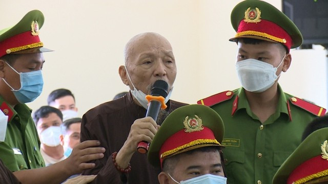 Lê Tùng Vân tại phiên tòa trước đó Lê Tùng Vân tại phiên tòa trước đó