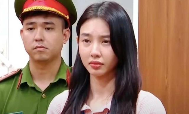 Hoa hậu Nguyễn Thúc Thùy Tiên tại cơ quan công an. Ảnh: T.T. Hoa hậu Nguyễn Thúc Thùy Tiên tại cơ quan công an. Ảnh: T.T.