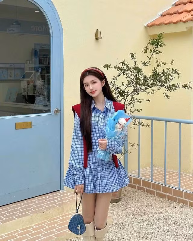 Băng đô cài tóc mảnh là lựa chọn hoàn hảo cho những ai yêu thích sự tinh tế và muốn thêm chút điểm nhấn mà không quá phô trương. ẢNH: @SUEKYURI