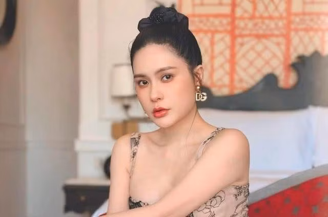 Đoàn Di Băng vướng ồn ào về vụ phân phối mỹ phẩm. Ảnh: FBNV