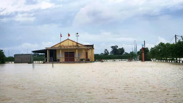 Nhiều nhà dân ở thôn Tân Mỹ bị ngập sâu. ẢNH: PHẠM ĐỨC Nhiều nhà dân ở thôn Tân Mỹ bị ngập sâu. ẢNH: PHẠM ĐỨC