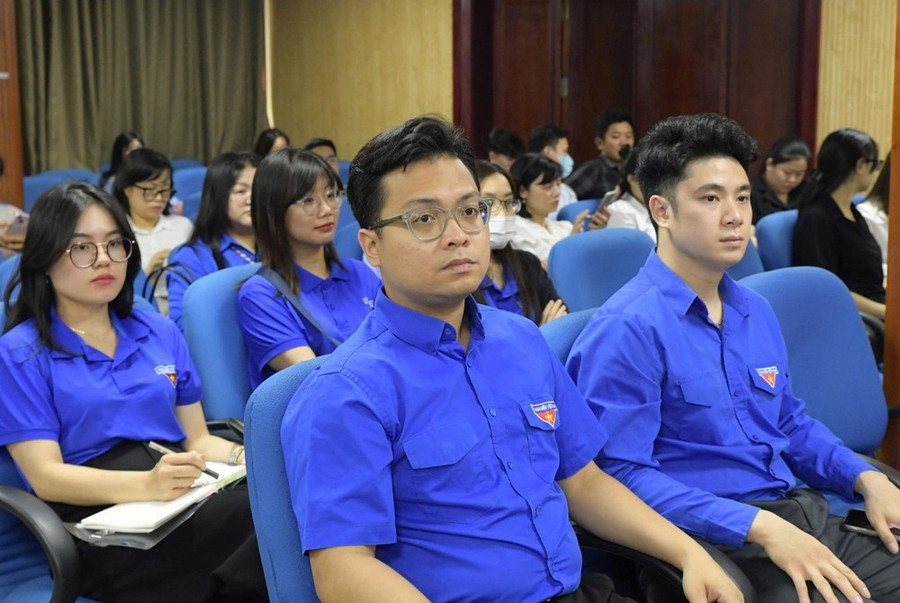 Những cán bộ Đoàn, hội tham gia tập huấn sử dụng AI ngày 29-5 Những cán bộ Đoàn, hội tham gia tập huấn sử dụng AI ngày 29-5