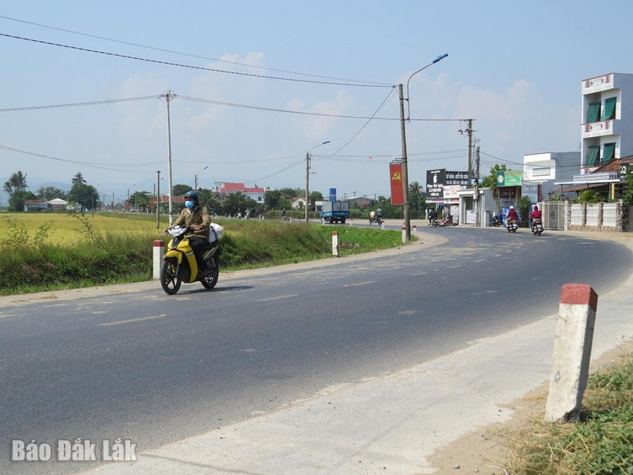 Quốc lộ 29, con đường huyết mạch nối Đắk Lắk - Phú Yên. Ảnh: Đào Đức Tuấn 2nghiatinh.jpg
