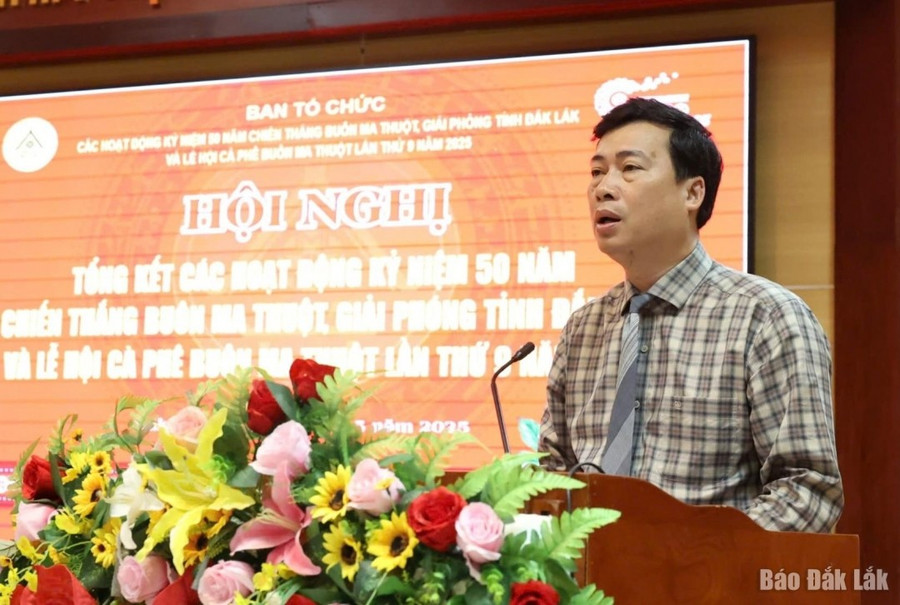 Giám đốc Sở Văn hóa, Thể thao và Du lịch Trần Hồng Tiến báo cáo kết quả tại hội nghị. 3c.jpg