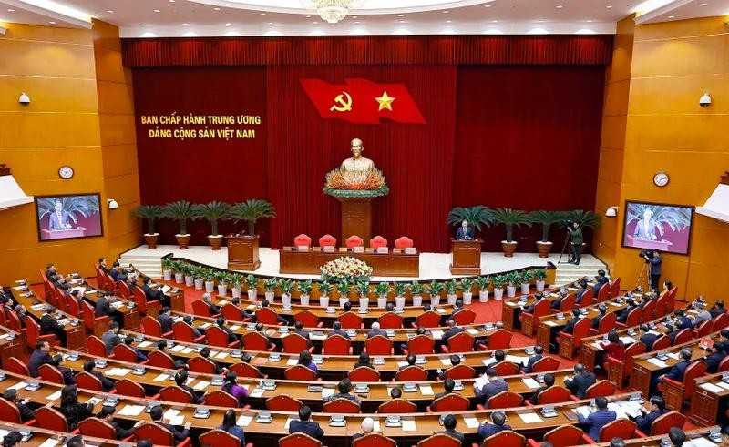 Tại Hội nghị Ban Chấp hành Trung ương Đảng khóa XIII, Trung ương đã thống nhất chỉ đạo quyết liệt, khẩn trương tiếp tục đổi mới, sắp xếp tổ chức bộ máy của hệ thống chính trị tinh gọn, hoạt động hiệu lực, hiệu quả. (Ảnh: ĐĂNG KHOA) ketluan-dd.jpg