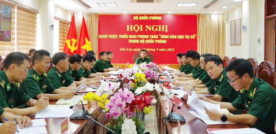 Lực lượng Bộ đội Biên phòng quán triệt, triển khai phong trào "bình dân học vụ số". Ảnh: Kiên Quyết 1kq.png
