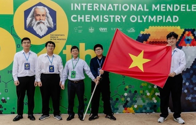 4 học sinh Việt Nam đã xuất sắc đoạt Huy chương Vàng, Huy chương Bạc tại Kỳ thi Olympic Hóa học quốc tế Mendeleev. 4 học sinh Việt Nam đã xuất sắc đoạt Huy chương Vàng, Huy chương Bạc tại Kỳ thi Olympic Hóa học quốc tế Mendeleev.