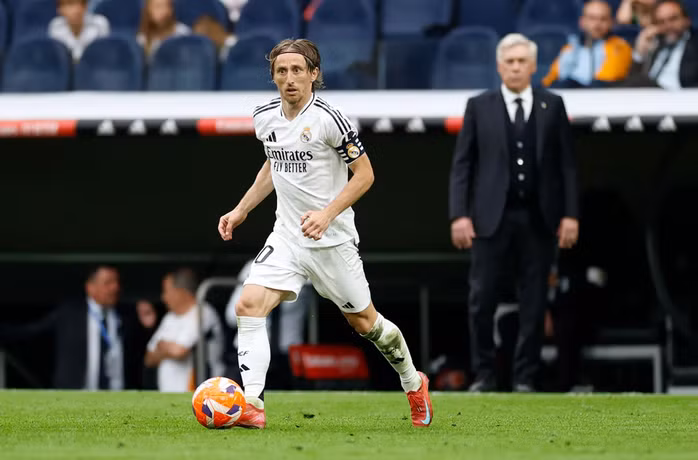 Luka Modric đá 87 phút trước ánh mắt theo dõi của HLV Ancelotti