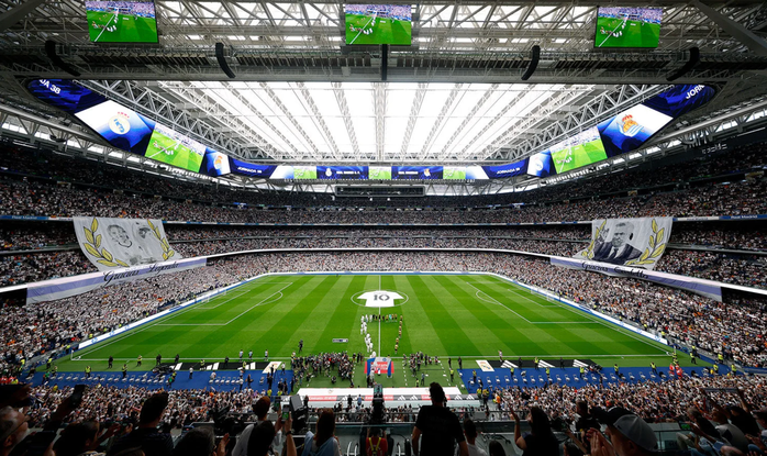 Sận Bernabeu và chiếc áo đấu số 10 của Luka Modric Sận Bernabeu và chiếc áo đấu số 10 của Luka Modric