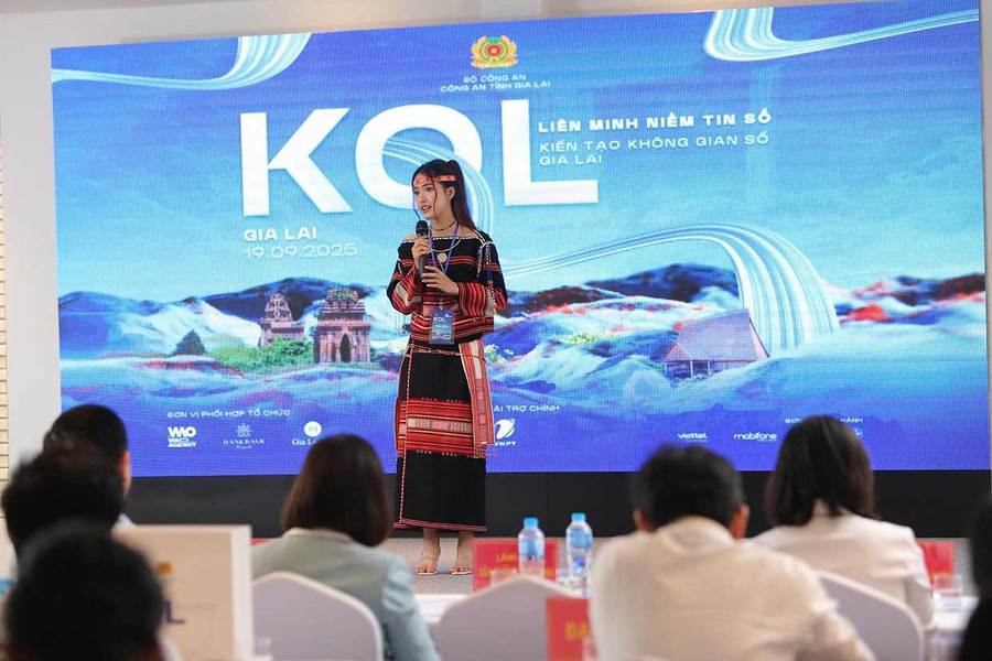 Các KOL, quản trị viên mạng xã hội chính là những “đại sứ số”, những “người dẫn dắt dư luận số”, góp phần định hướng dư luận xã hội theo chiều hướng tích cực, lan tỏa cảm hứng và tạo dựng niềm tin trong cộng đồng. Ảnh: An Nhiên Các KOL, quản trị viên mạng xã hội chính là những “đại sứ số”.