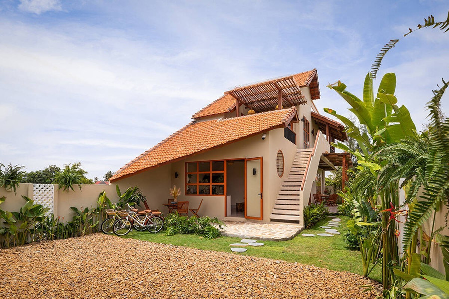 Vật liệu tự nhiên như đá, sỏi, gạch nung, gỗ được kết hợp hài hoà tạo nên linh hồn cho ngôi nhà. Vật liệu tự nhiên như đá, sỏi, gạch nung, gỗ được kết hợp hài hoà tạo nên linh hồn cho ngôi nhà.
