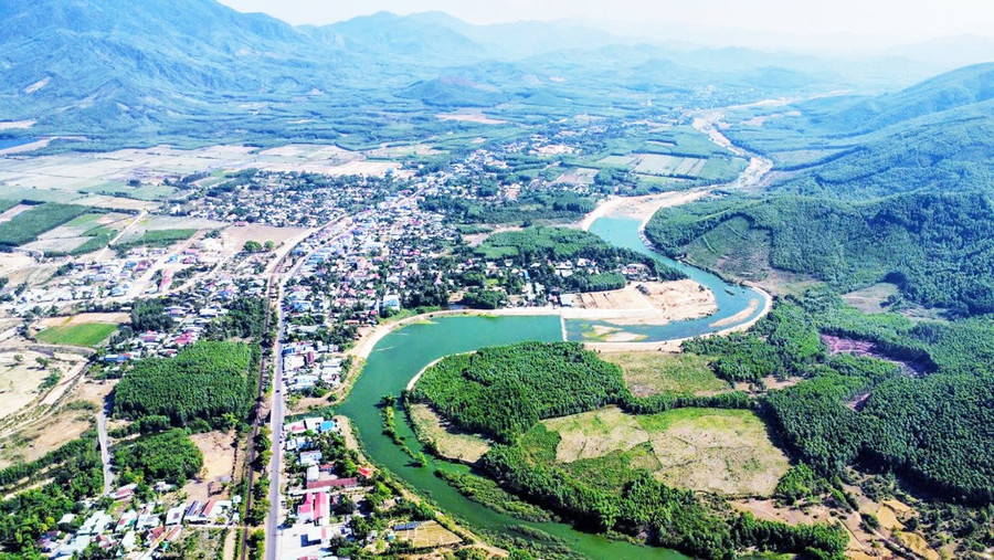 Đập dâng Hà Thanh góp phần tạo nguồn, bổ sung lưu lượng nước phục vụ sinh hoạt, sản xuất nông nghiệp của xã Vân Canh. Ảnh: H.P bg6-1.jpg