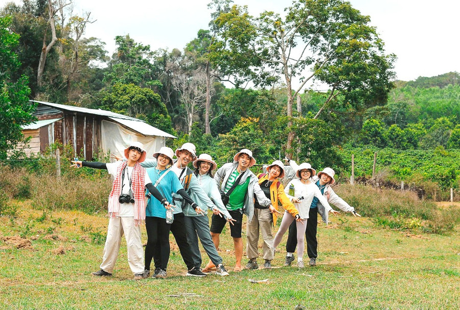 Du khách tham quan, trải nghiệm tại làng du lịch cộng đồng Đăk Asêl (xã Sơn Lang). Ảnh: Minh Phương bgthem3-minh-phuong.jpg