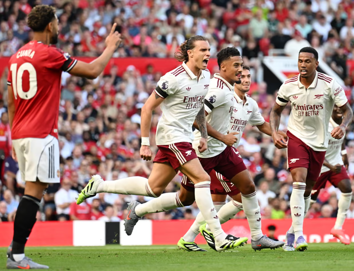 Arsenal giành 3 điểm trọn vẹn ngày ra quân ở Old Trafford Arsenal giành 3 điểm trọn vẹn ngày ra quân ở Old Trafford