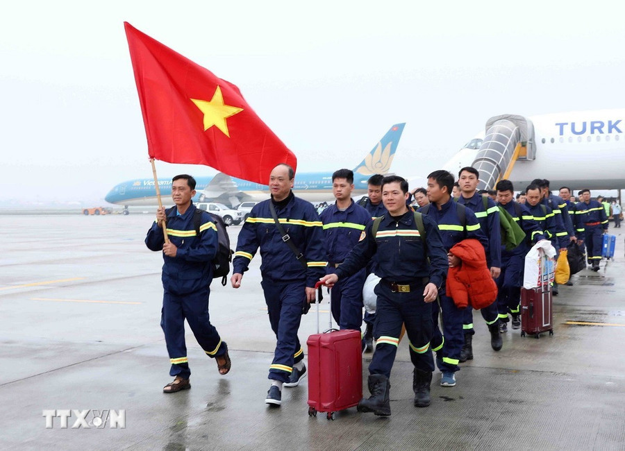 Lễ đón đội tìm kiếm cứu nạn và cứu hộ Bộ Công an hoàn thành nhiệm vụ hỗ trợ nhân đạo, cứu trợ thảm họa động đất ở Thổ Nhĩ Kỳ, tại sân bay Quốc tế Nội Bài (Hà Nội, 19/2/2023). (Ảnh: Phạm Kiên/TTXVN) 7-8.jpg