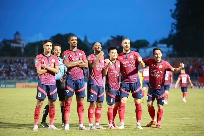 CLB Công an Hà Nội trở thành ứng viên hàng đầu trong cuộc đua vô địch V-League 2025-2026. (Ảnh: CLB CÔNG AN HÀ NỘI) CLB Công an Hà Nội trở thành ứng viên hàng đầu trong cuộc đua vô địch V-League 2025-2026. (Ảnh: CLB CÔNG AN HÀ NỘI)