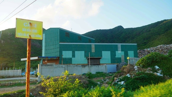 Nhà máy xử lý rác được xây dựng ngay cạnh “núi rác” ở Bãi Nhát - đặc khu Côn Đảo, TP HCM Nhà máy xử lý rác được xây dựng ngay cạnh “núi rác” ở Bãi Nhát - đặc khu Côn Đảo, TP HCM