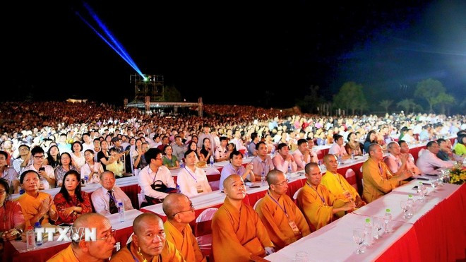 Lễ công bố giá trị nổi bật toàn cầu của Di sản Văn hóa Thế giới Yên Tử - Vĩnh Nghiêm - Côn Sơn, Kiếp Bạc thu hút đông đảo đại biểu, nhân dân, phật tử tham dự. (Ảnh: Thanh Vân/TTXVN) Lễ công bố giá trị nổi bật toàn cầu của Di sản Văn hóa Thế giới Yên Tử - Vĩnh Nghiêm - Côn Sơn, Kiếp Bạc thu hút đông đảo đại biểu, nhân dân, phật tử tham dự. (Ảnh: Thanh Vân/TTXVN)